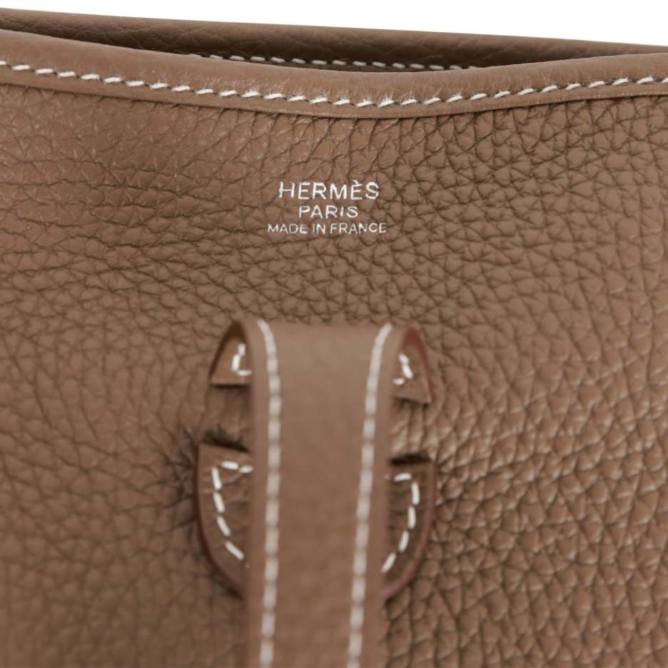 hermès evelyne iii pm etoupe clemence palladium hardware hermès evelyne iii pm etoupe clemence palladium hardware