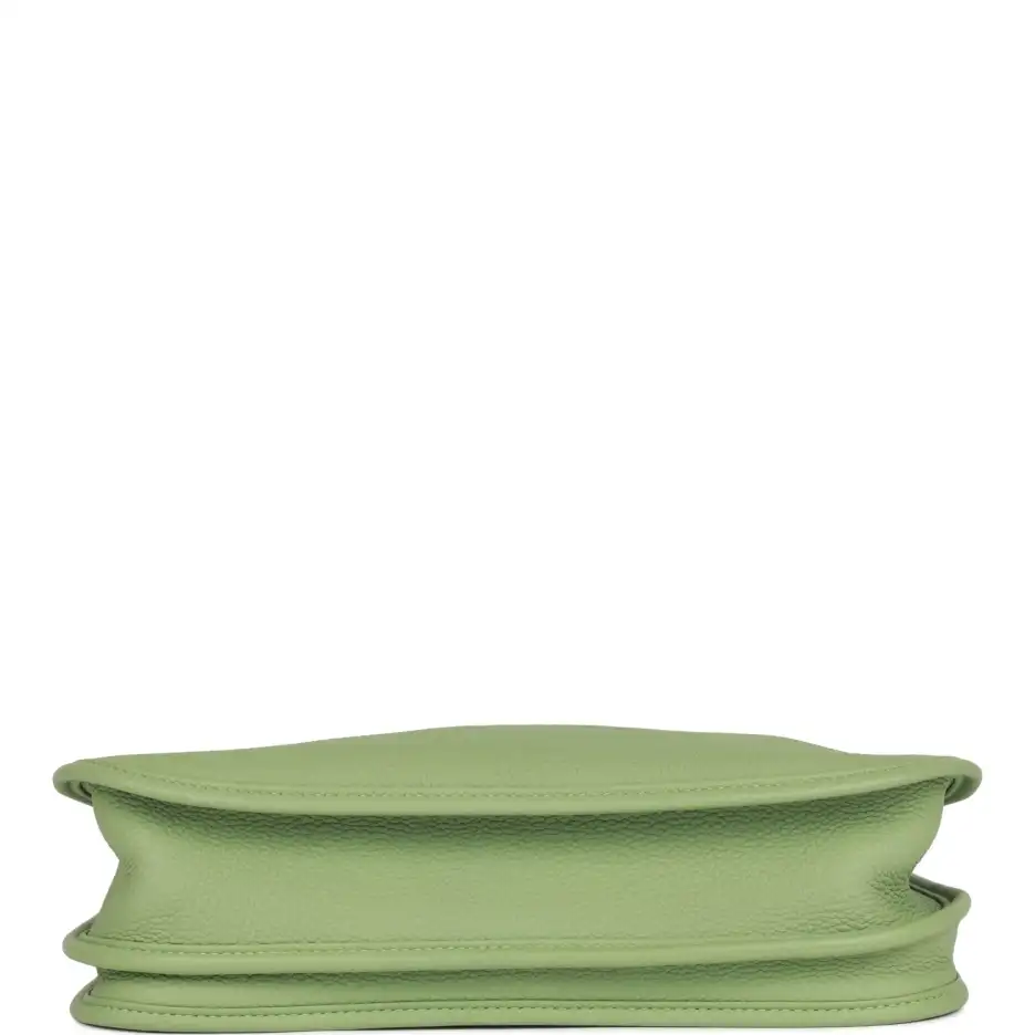 hermès evelyne iii pm vert criquet clemence gold hardware hermès evelyne iii pm vert criquet clemence gold hardware
