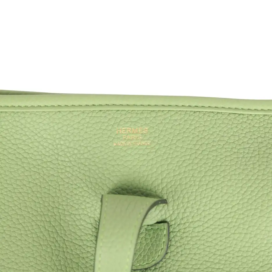 hermès evelyne iii pm vert criquet clemence gold hardware hermès evelyne iii pm vert criquet clemence gold hardware