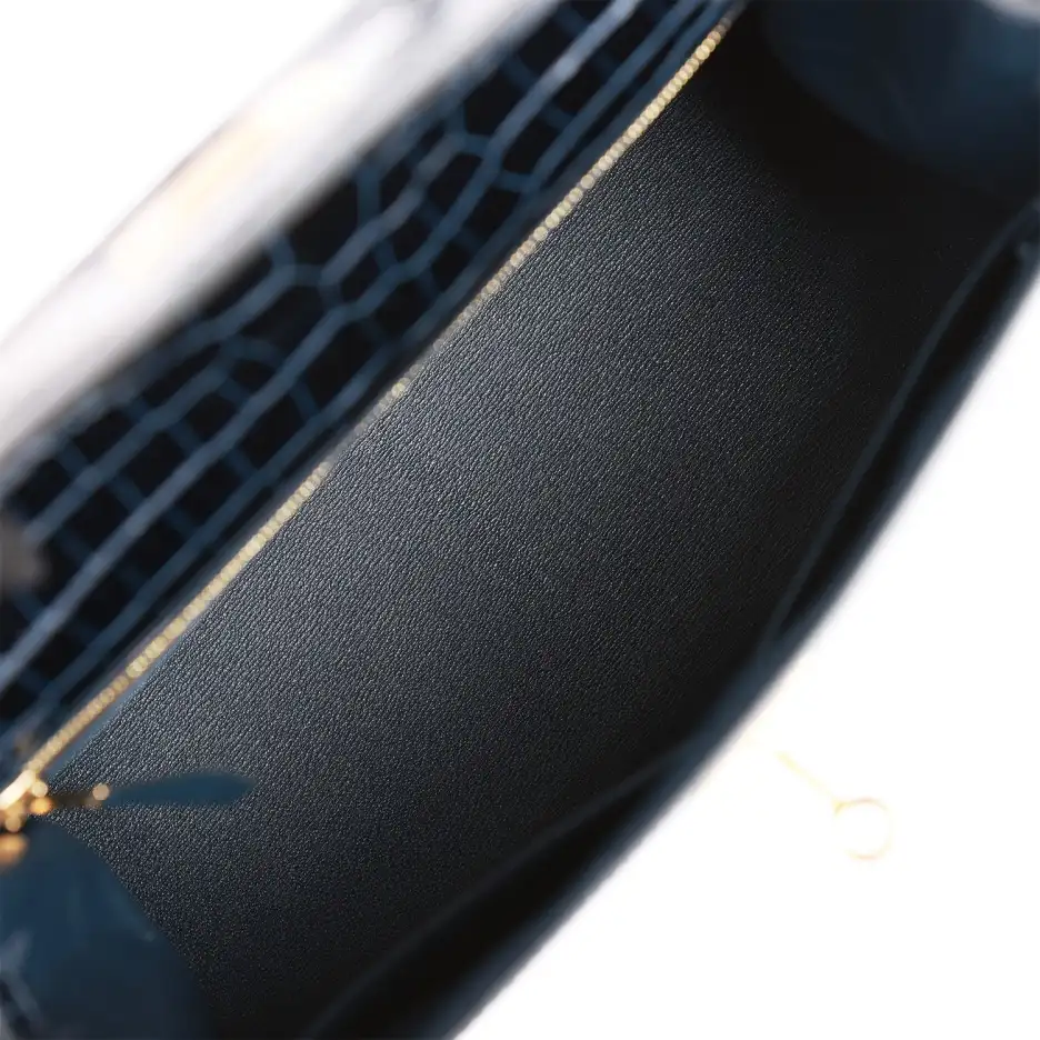 hermès kelly sellier 28 bleu baltique shiny porosus crocodile gold hardware hermès kelly sellier 28 bleu baltique shiny porosus crocodile gold hardware