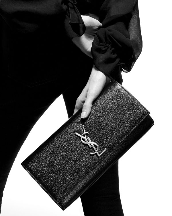 kate clutch in grain de poudre embossed leather black