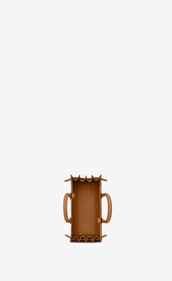 sac de jour nano in grained leather cinnamon