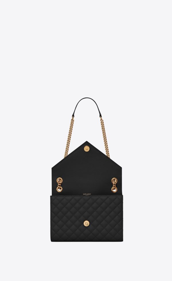 medium envelope in quilted grain de poudre embossed leather noir