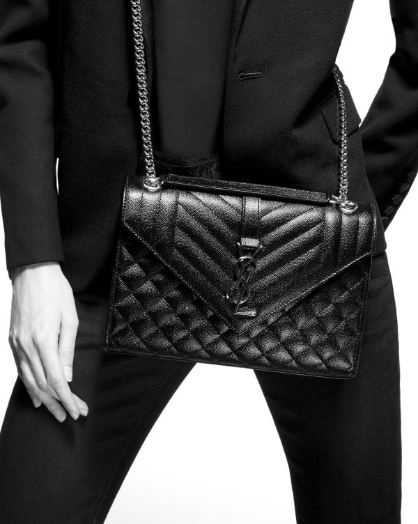 medium envelope in quilted grain de poudre embossed leather noir