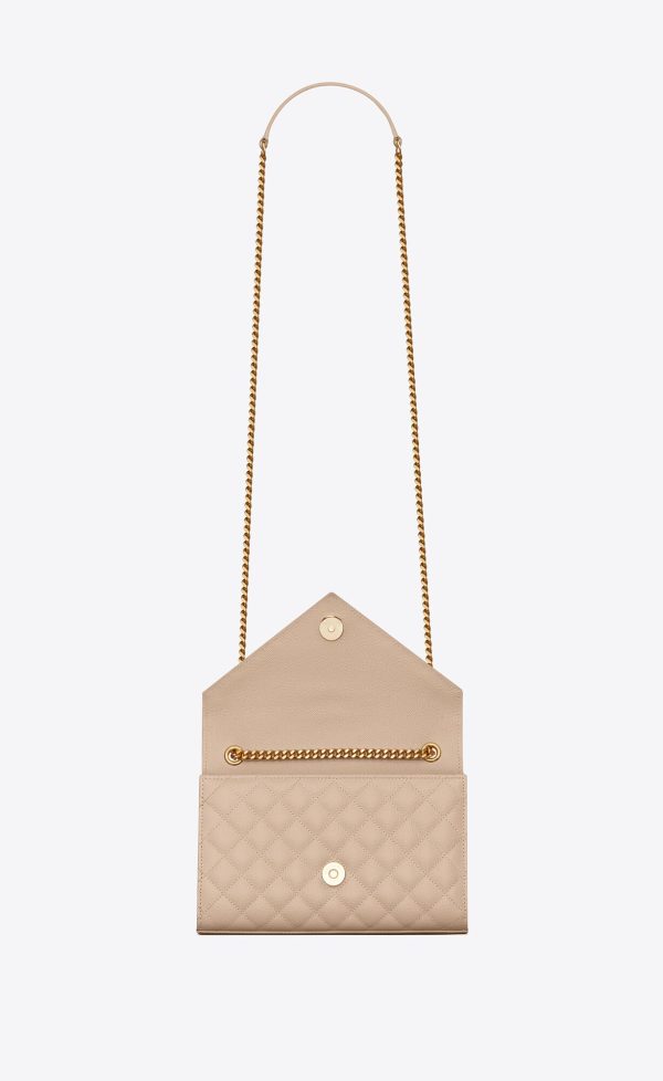 small envelope in quilted grain de poudre embossed leather dark beige
