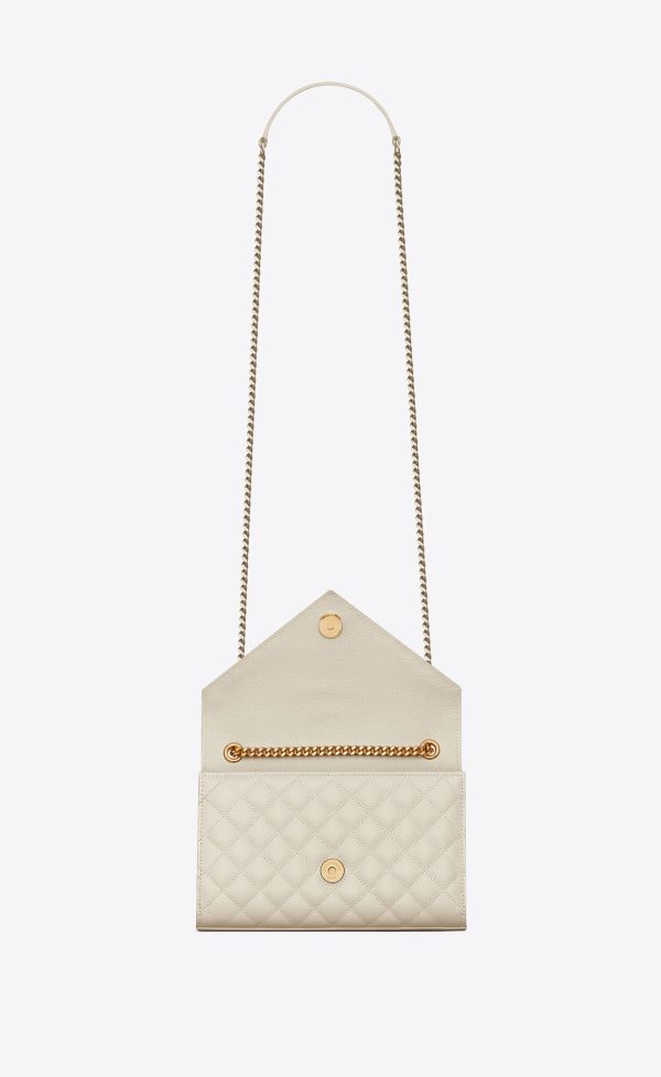 small envelope in quilted grain de poudre embossed leather blanc vintage