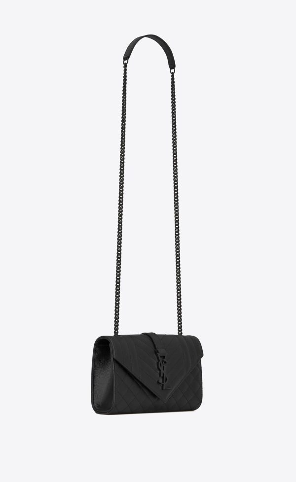 small envelope in quilted grain de poudre embossed leather noir