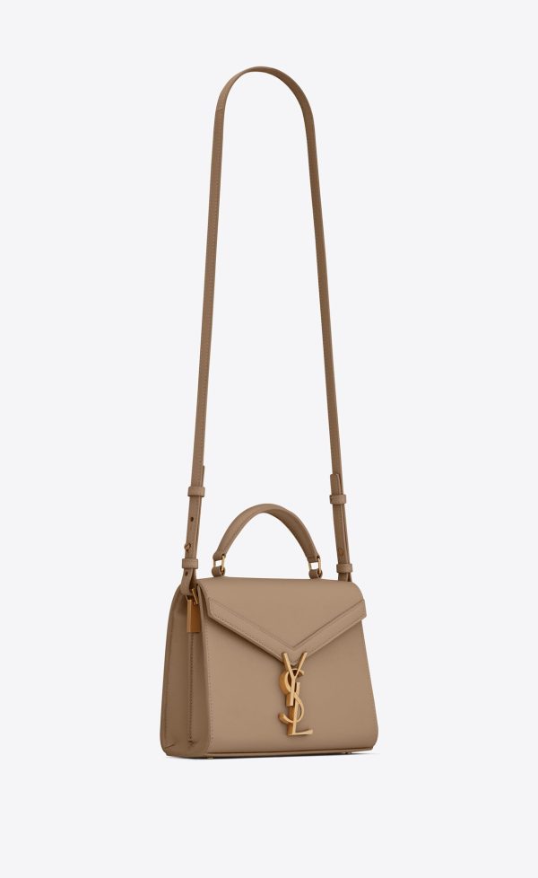 cassandra mini in grain de poudre embossed leather greyish brown