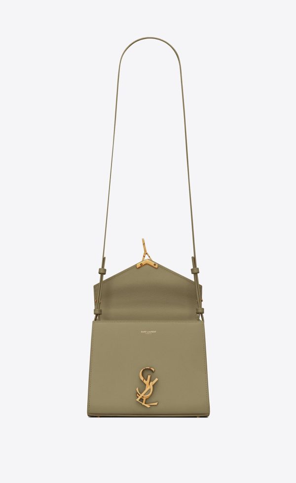 cassandra mini top handle in grain de poudre embossed leather vert kaki