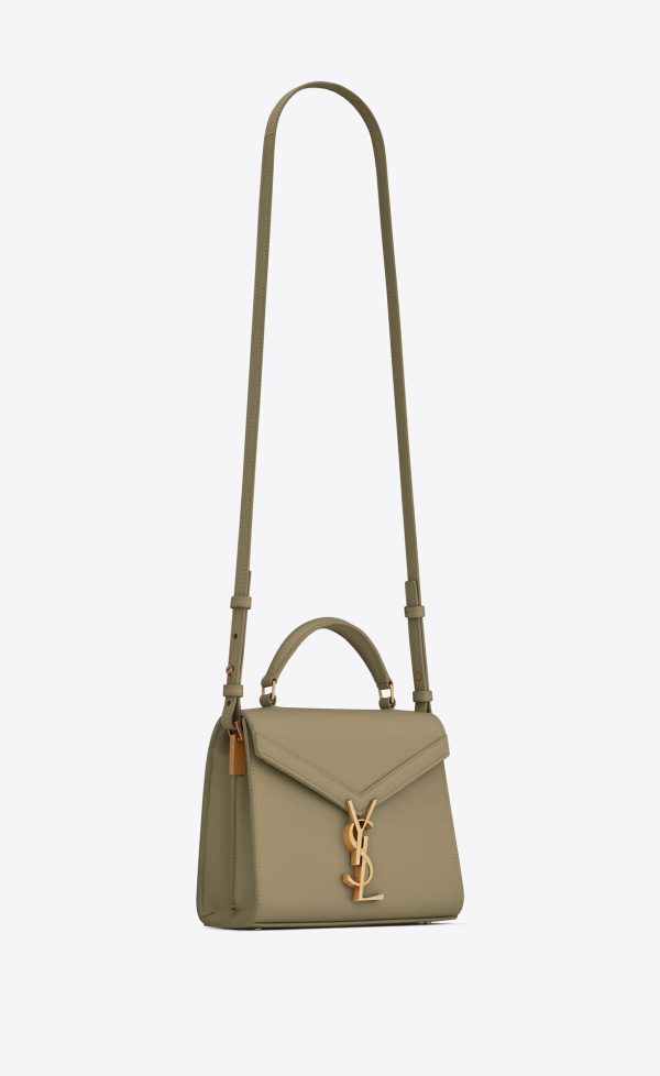 cassandra mini top handle in grain de poudre embossed leather vert kaki