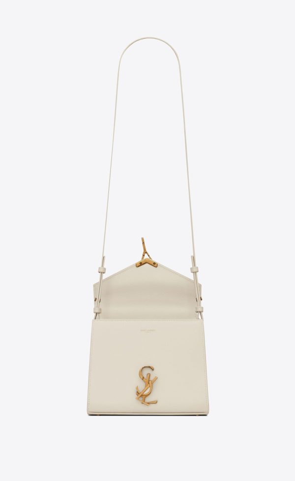 cassandra mini top handle bag in grain de poudre embossed leather blanc vintage