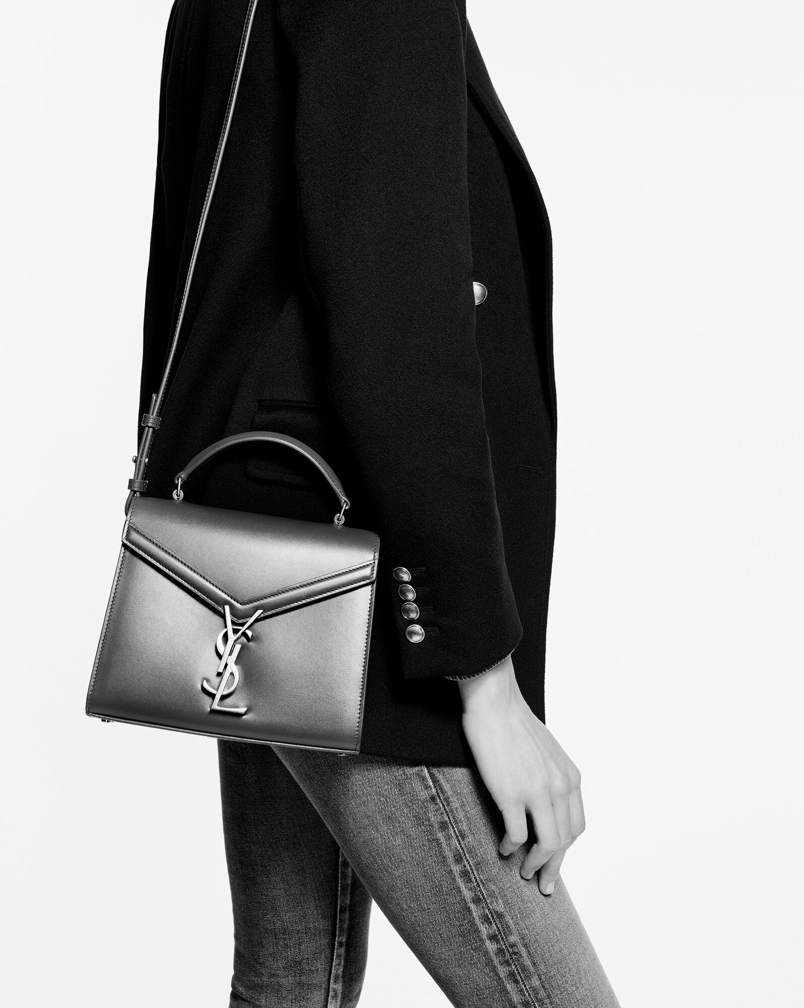 cassandra mini top handle bag in raffia and vegetable tanned leather natural sand and brick cassandra mini top handle bag in raffia and vegetable tanned leather natural sand and brick
