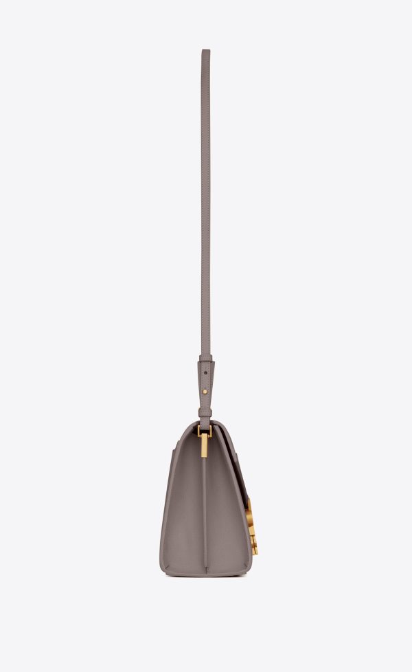cassandra medium top handle in grain de poudre embossed leather fog