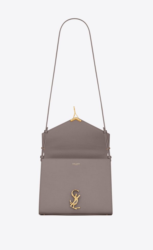 cassandra medium top handle in grain de poudre embossed leather fog