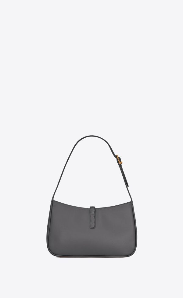 le 5 à 7 in smooth leather storm