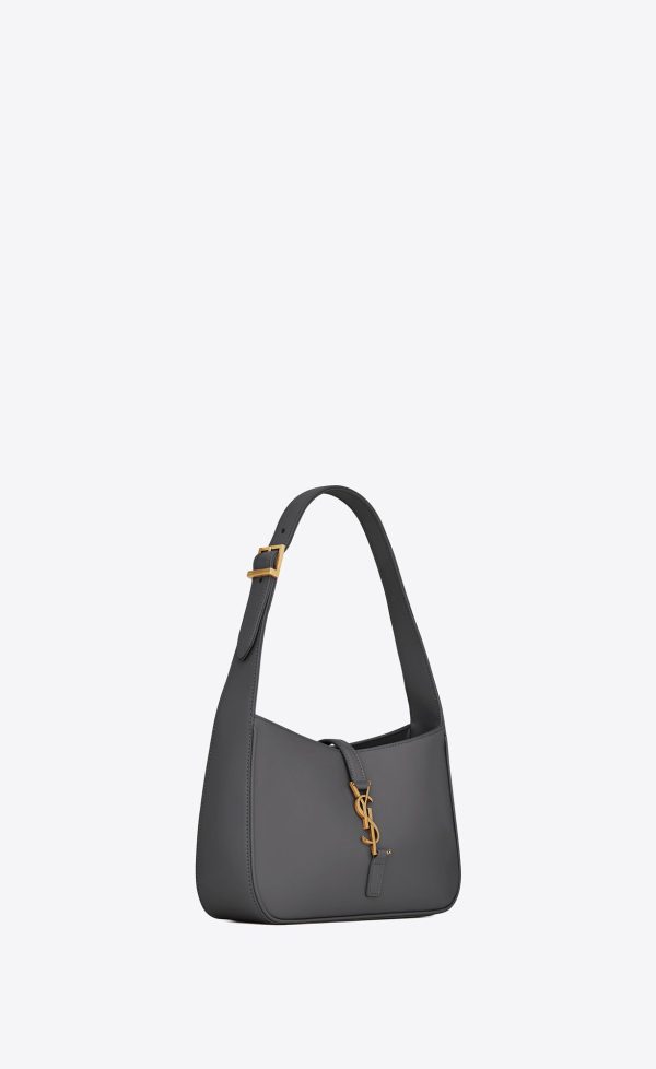le 5 à 7 in smooth leather storm