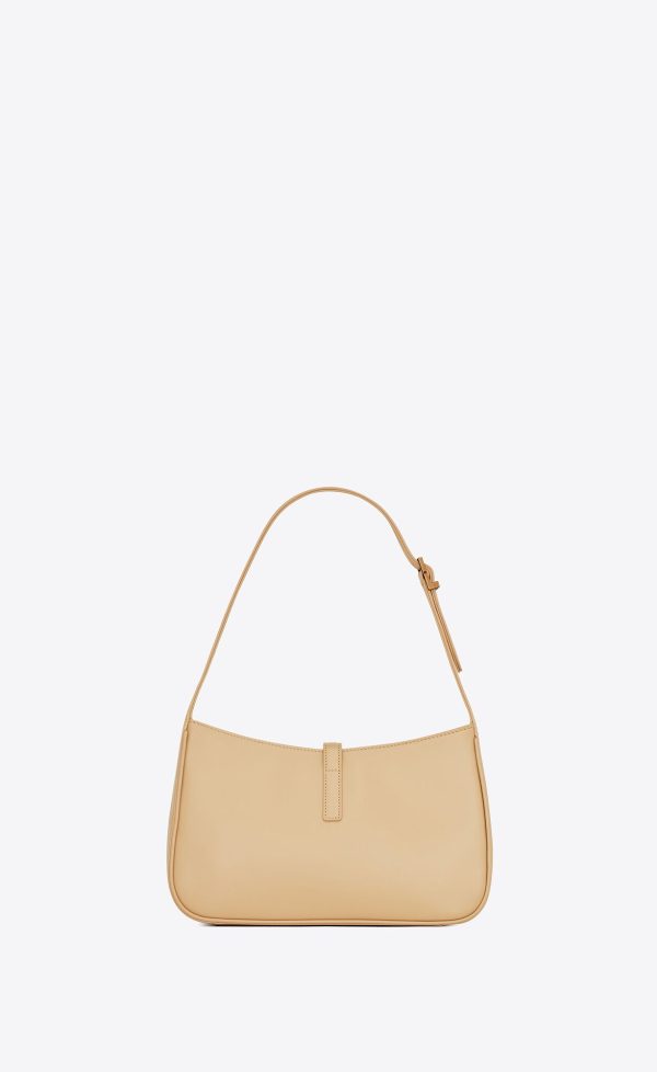 le 5 à 7 in smooth leather ivoire naturel