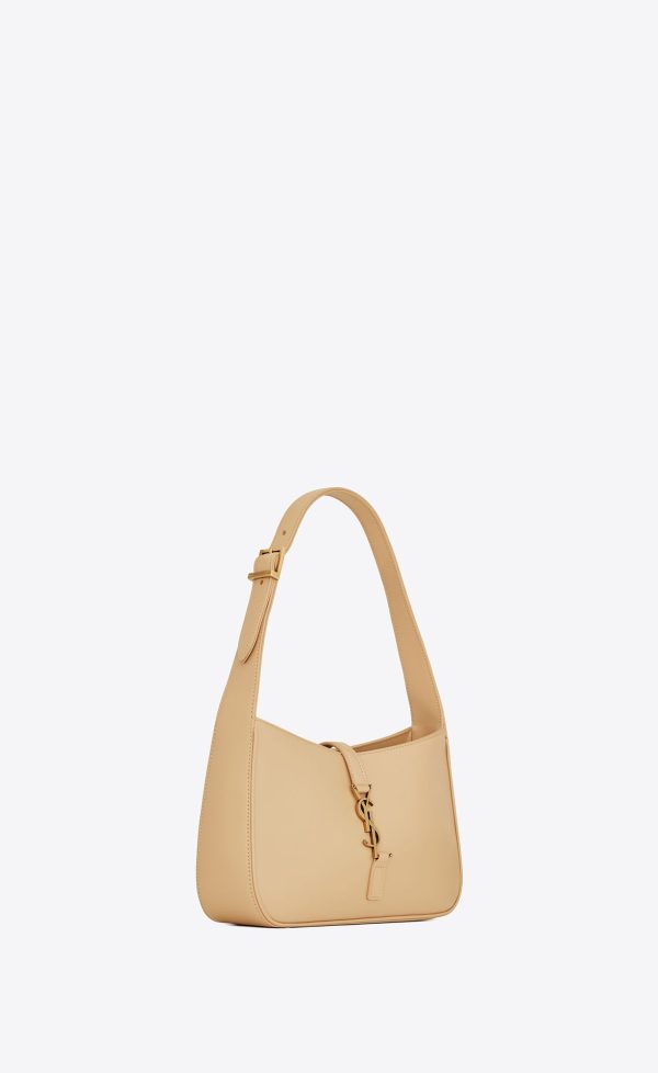 le 5 à 7 in smooth leather ivoire naturel