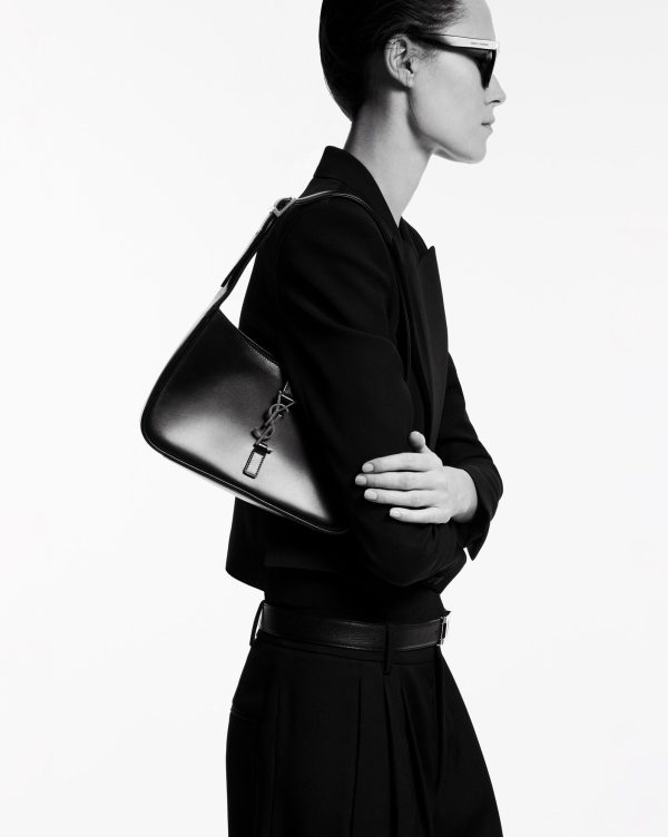 le 5 à 7 in smooth leather blanc vintage