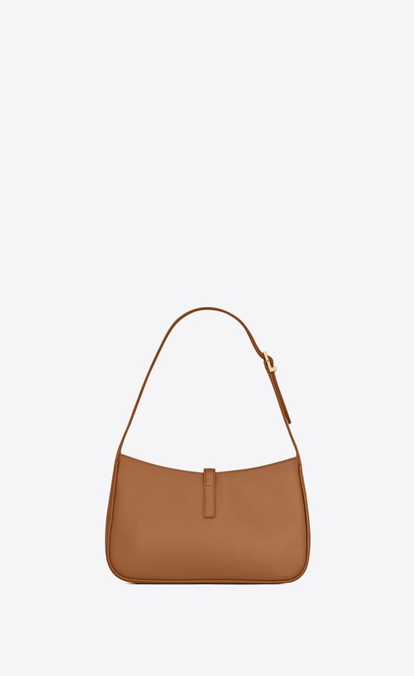 le 5 à 7 in smooth leather dune