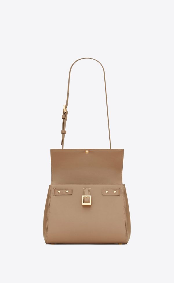 le fermoir small top handle bag in shiny leather taupe