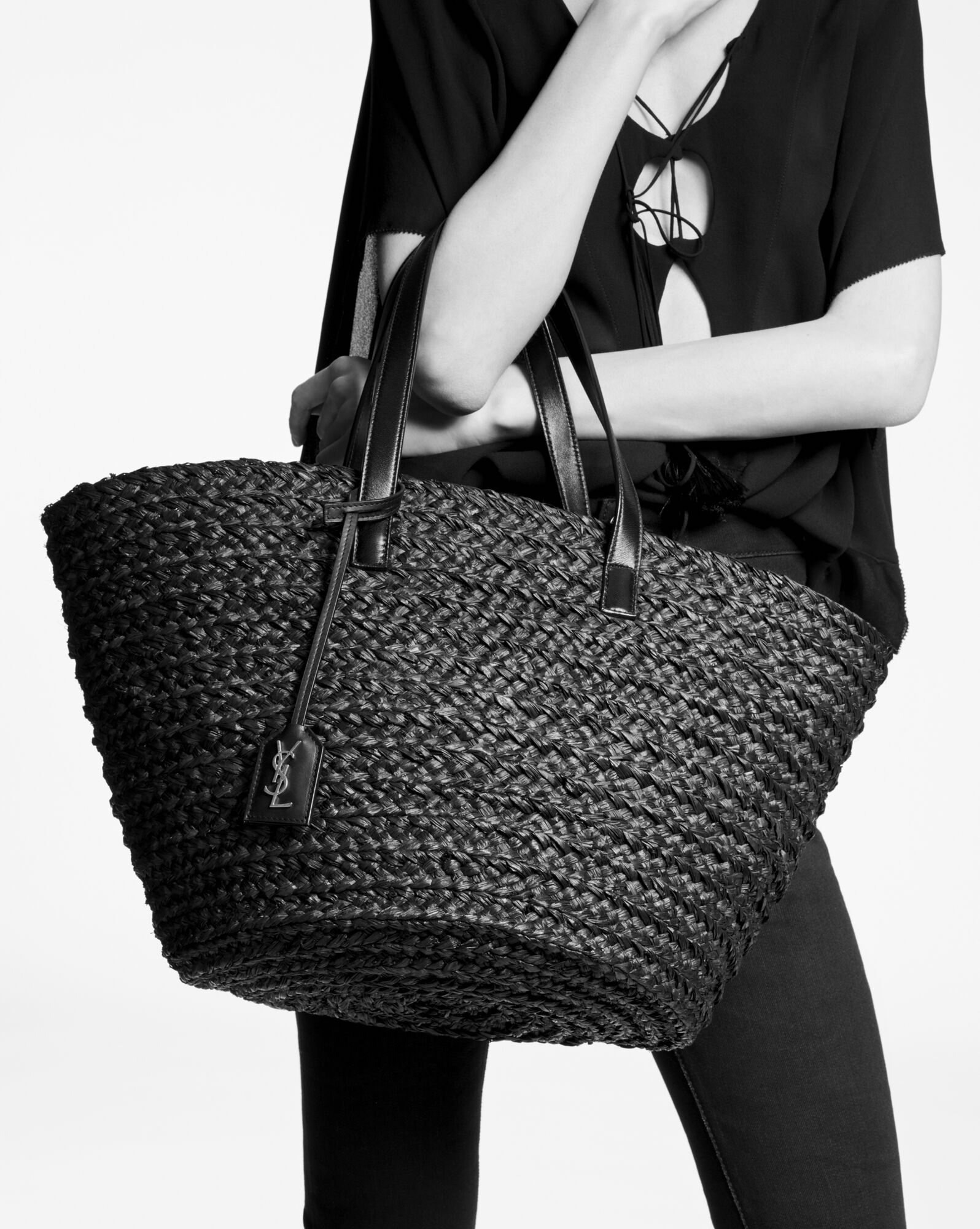 panier medium bag in raffia black panier medium bag in raffia black