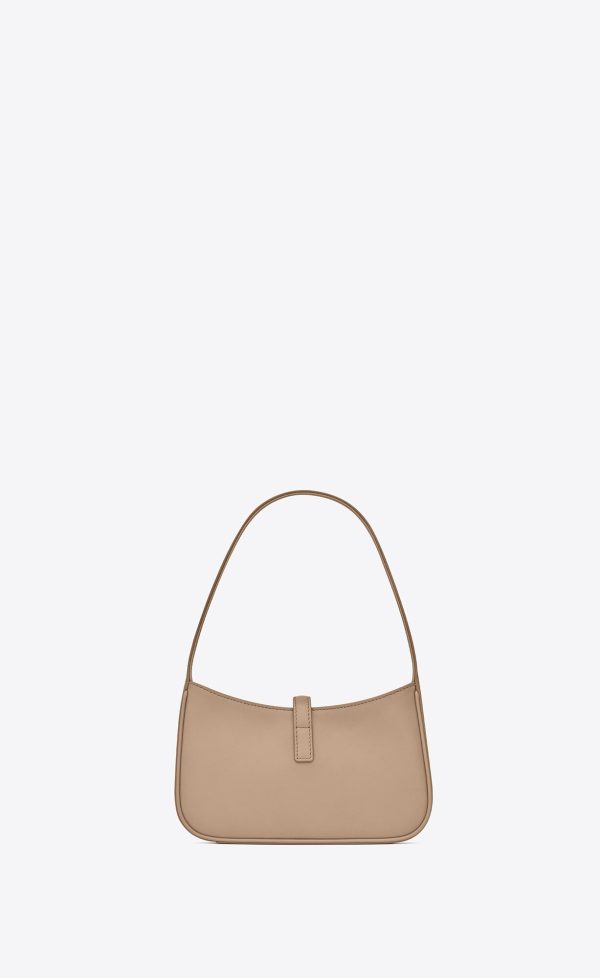 le 5 à 7 mini in shiny leather dark beige