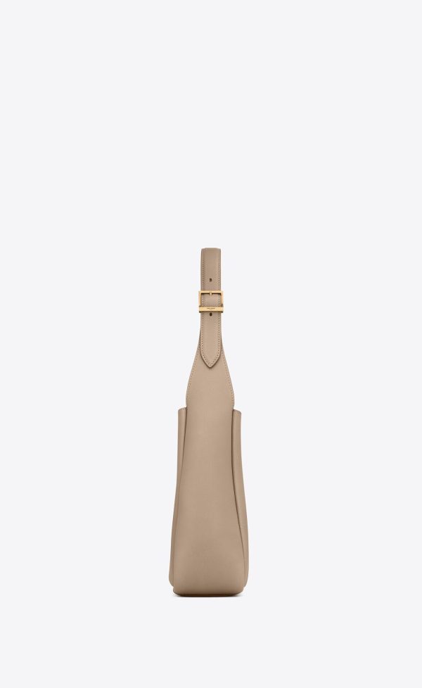 small le 5 à 7 supple in grained leather dusty grey