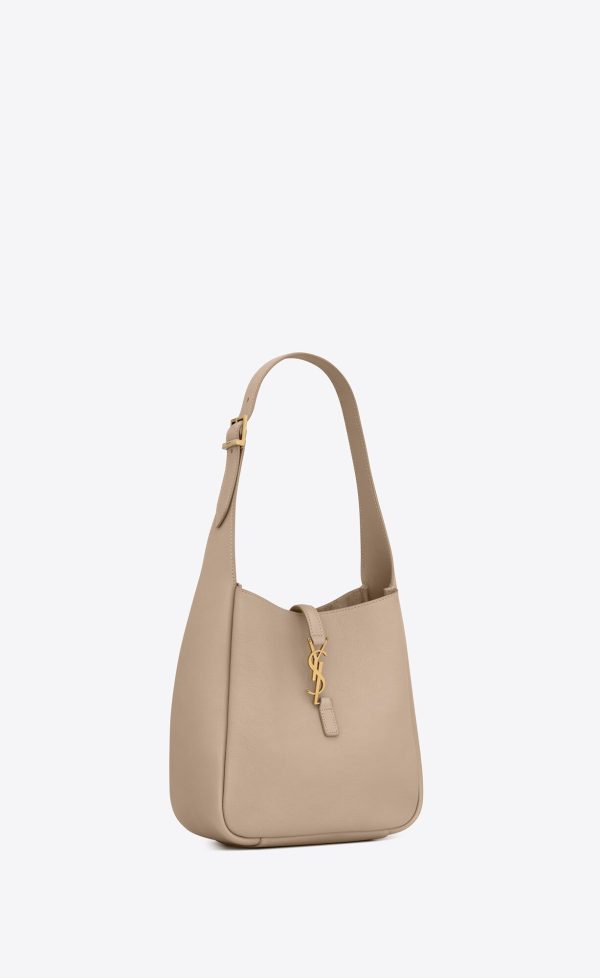 small le 5 à 7 supple in grained leather dusty grey