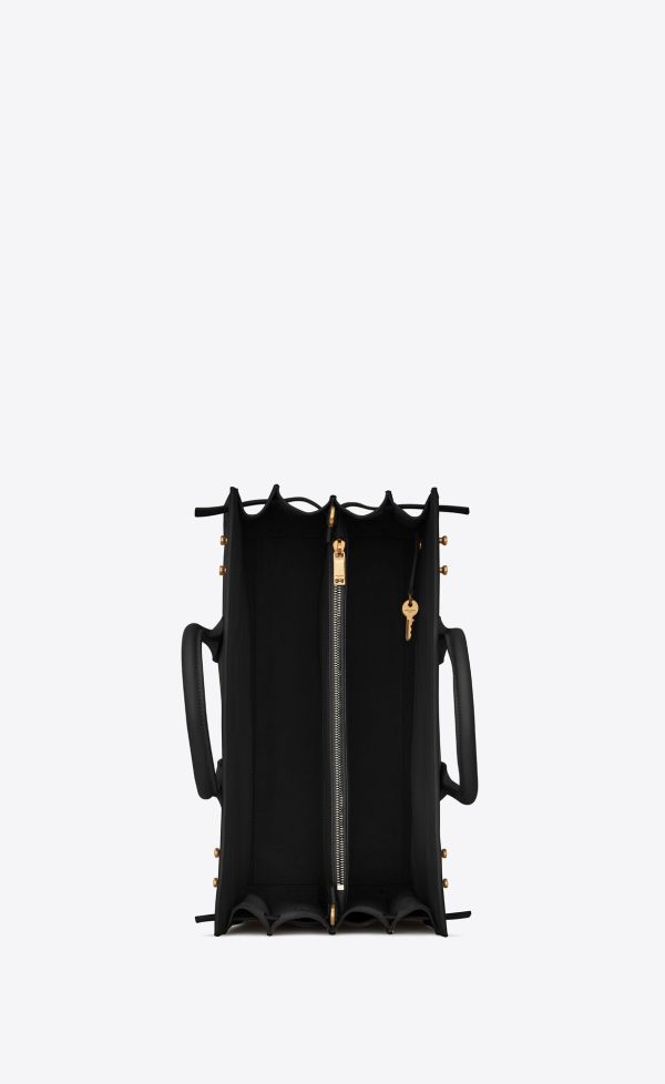 medium sac de jour in supple grained leather black
