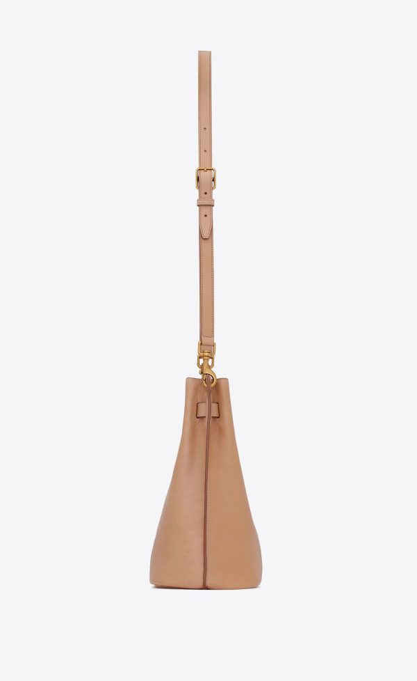 boucle bucket bag in vintage vegetable tanned leather brown gold