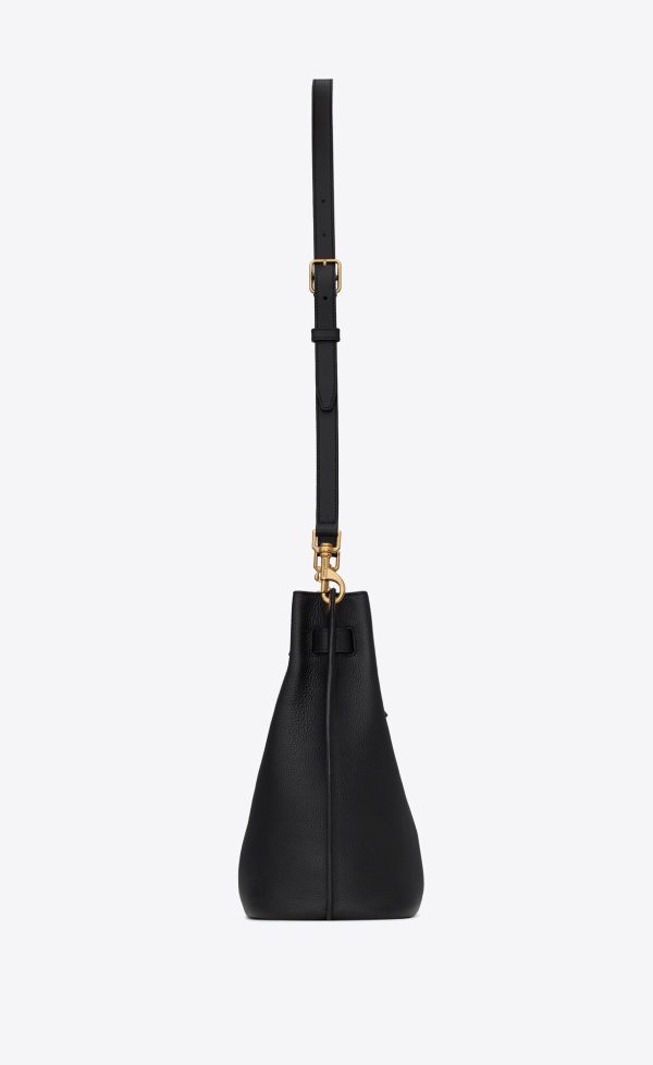 boucle bucket bag in grained leather black