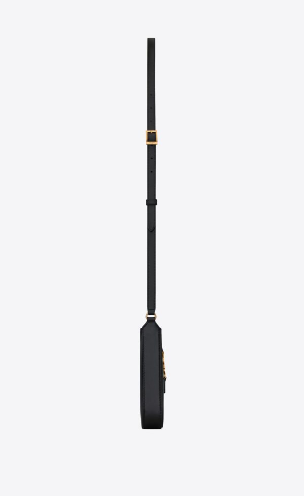 le 5 à 7 mini vertical in shiny leather black