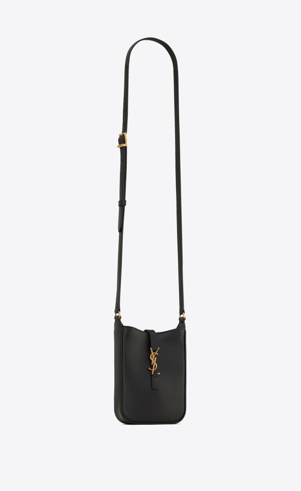 le 5 à 7 mini vertical in shiny leather black