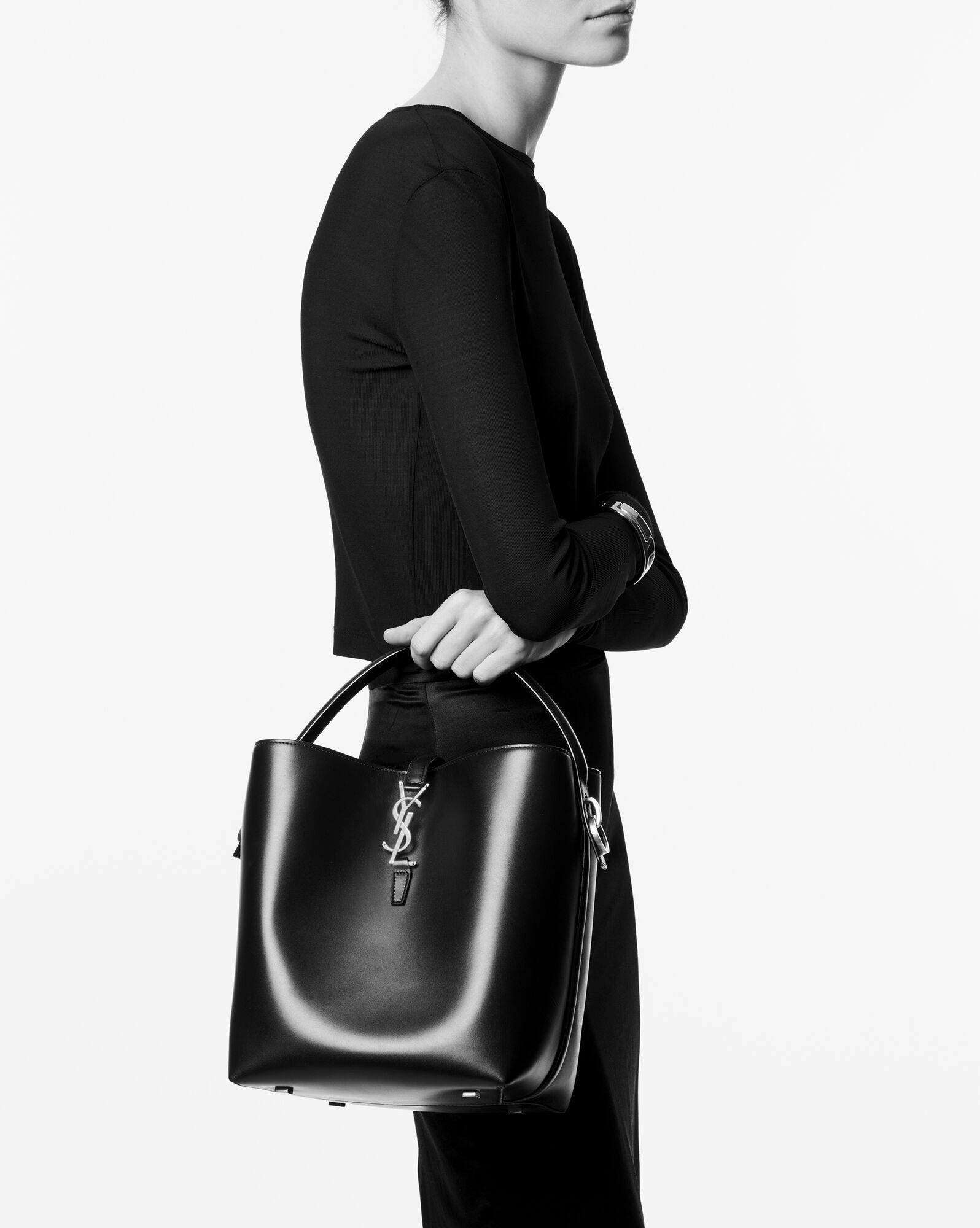 le 37 in shiny leather black le 37 in shiny leather black
