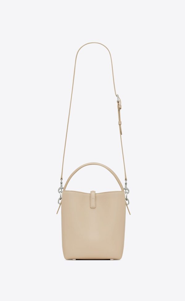 le 37 small in shiny leather seasalt