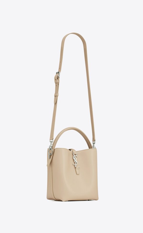 le 37 small in shiny leather seasalt