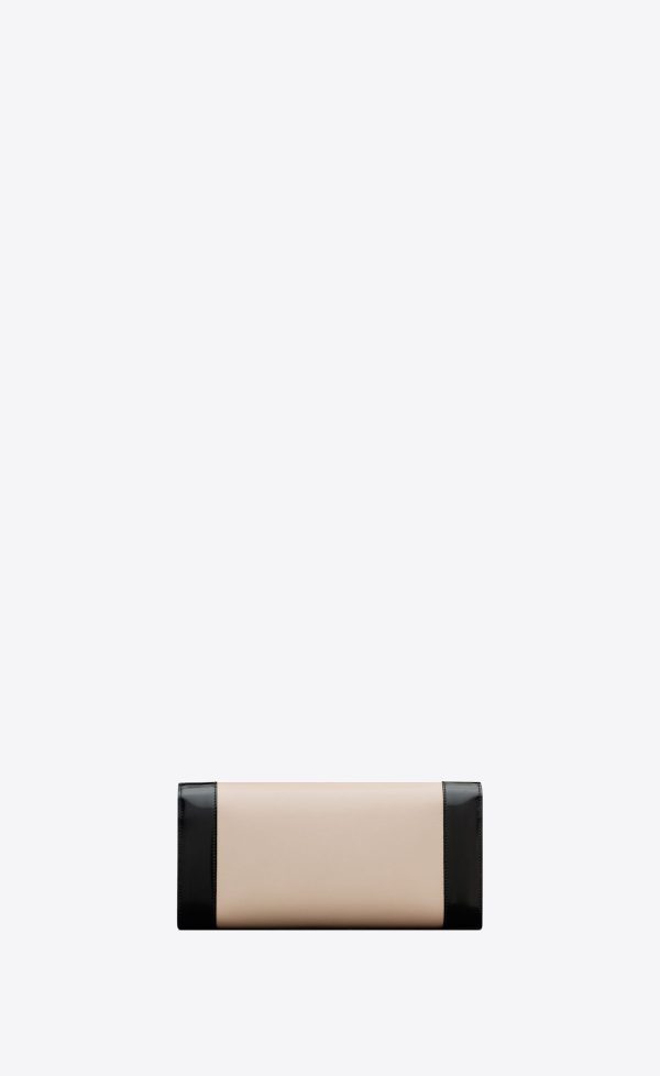 kate clutch in smooth and shiny leather desert sand and black
