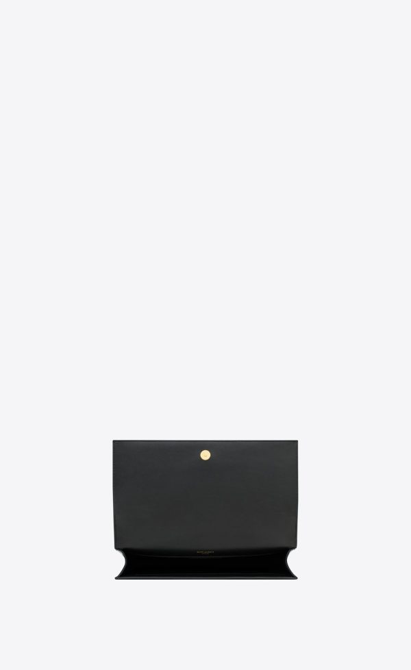 kate clutch in smooth and shiny leather desert sand and black