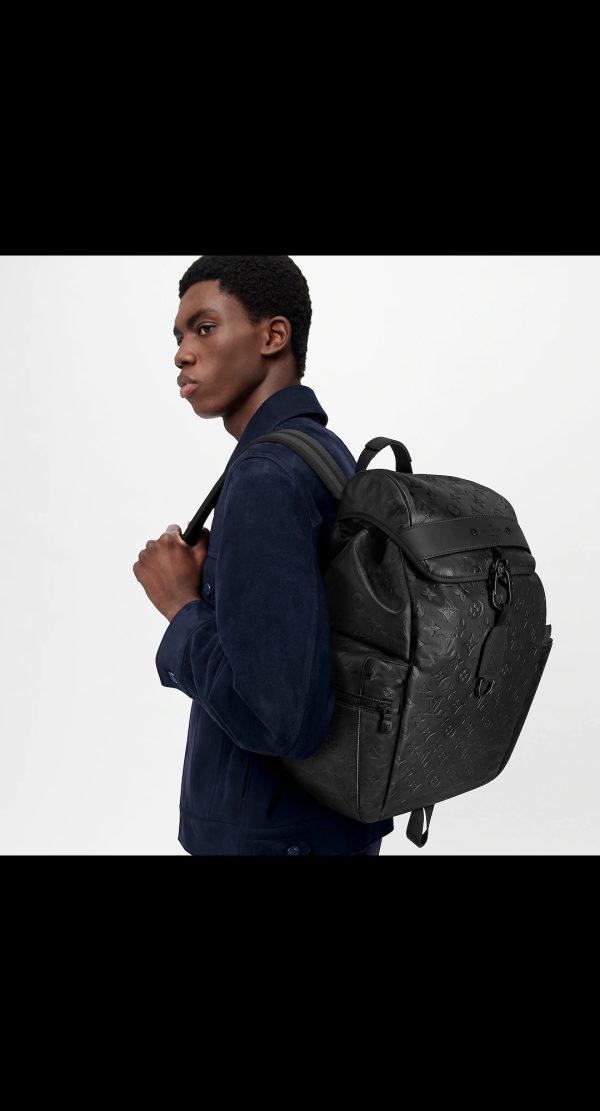 discovery shoulder bag